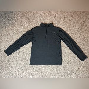 Men’s NIKE 1/4 quarter zip pullover Medium
